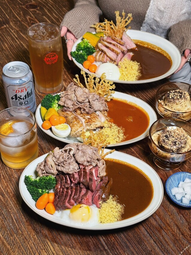 新竹肉量十足的日式咖哩推薦！「一集舒肥咖哩專賣」擁有日式庭院及洞穴式主題包廂，隨便拍隨便美！軟嫩舒肥牛排加上獨家濃郁咖哩醬，真的吃一次就愛上！ - 阿華田的美食日記