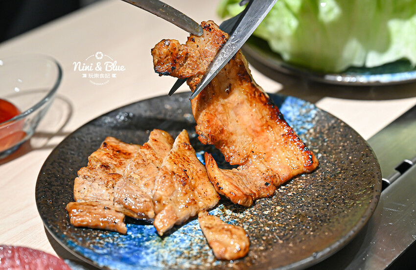 台中燒肉推薦，公益路新開個人燒肉店，4種肉490元，還有小菜免費續