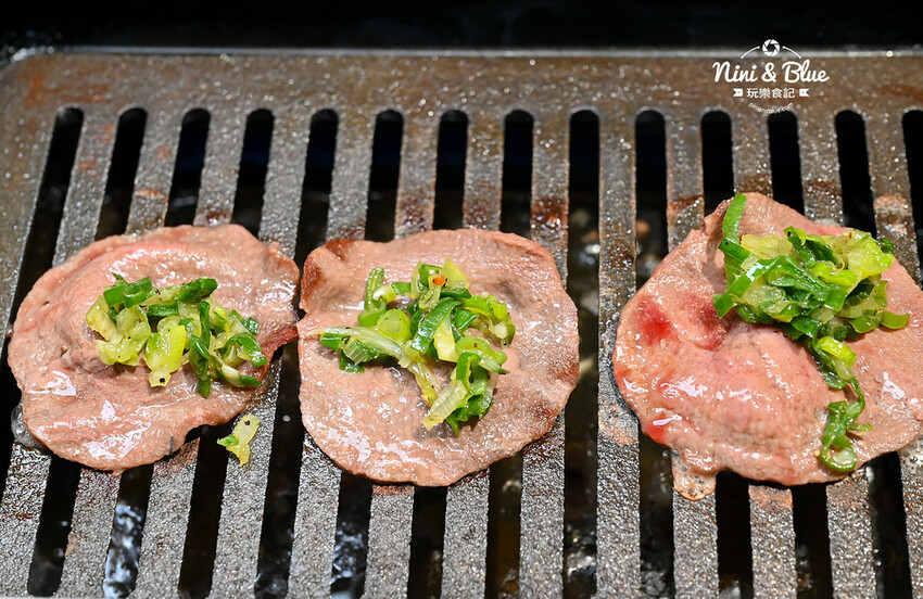 台中燒肉推薦，公益路新開個人燒肉店，4種肉490元，還有小菜免費續