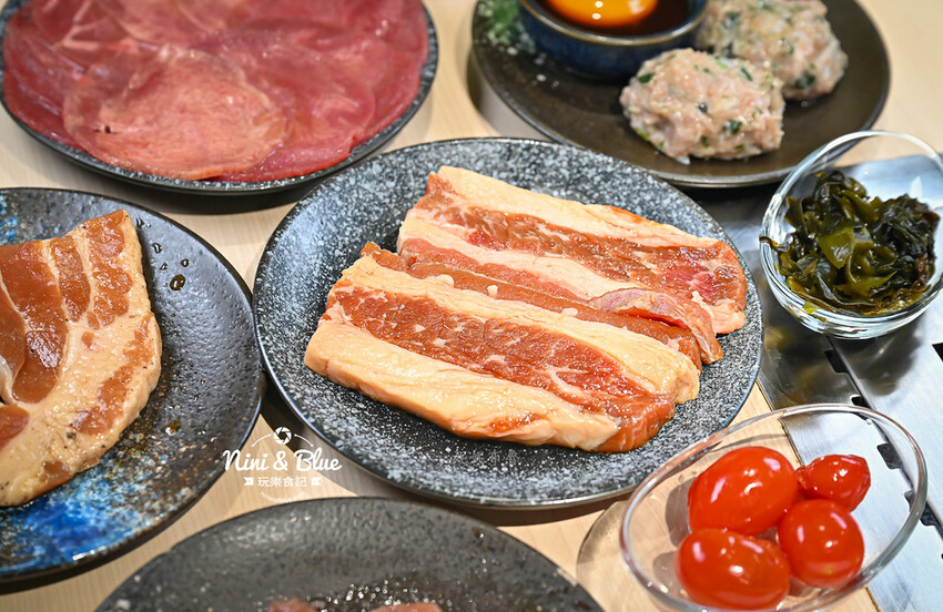 台中燒肉推薦，公益路新開個人燒肉店，4種肉490元，還有小菜免費續