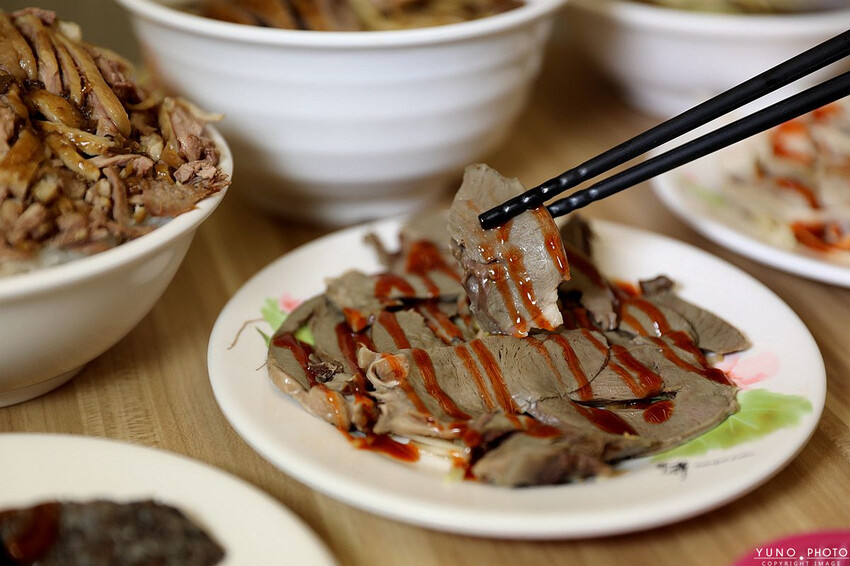 台中市龍井區鐘予原味當歸鴨｜爆量去骨鴨肉飯蓋好蓋滿 清甜當歸湯頭免費喝到飽 台灣當歸鴨第一品牌。菜單價位(台中龍井