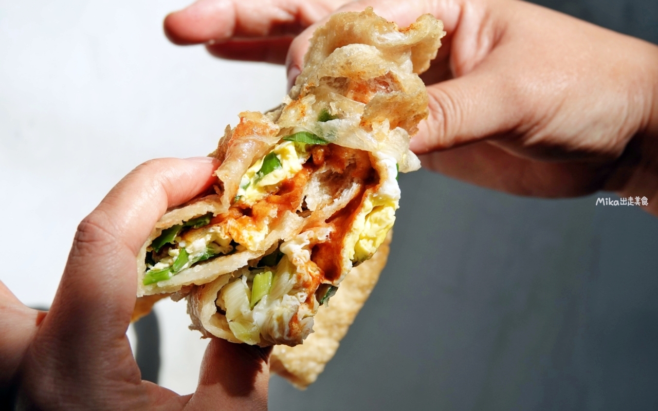 頭城阿嬤蔥油餅！在地人氣排隊美食～酥脆軟Q如麻糬的雙蛋蔥油餅