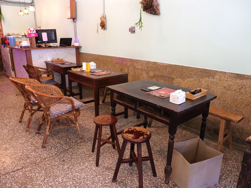 台南港式茶餐廳必點!黯然銷魂叉燒飯,壽星送超狂調酒。