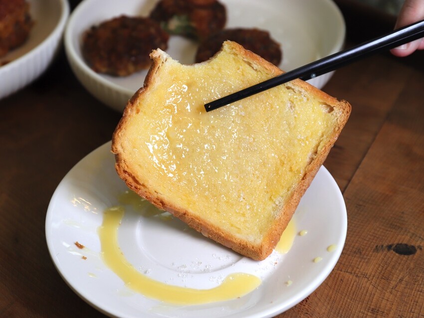 台南港式茶餐廳必點!黯然銷魂叉燒飯,壽星送超狂調酒。