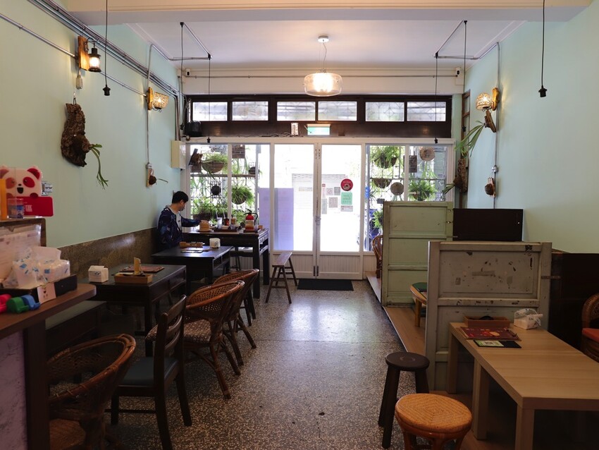 台南港式茶餐廳必點!黯然銷魂叉燒飯,壽星送超狂調酒。