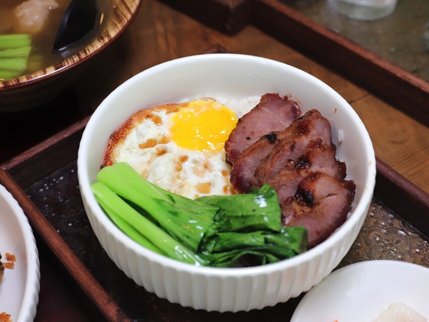 台南港式茶餐廳必點!黯然銷魂叉燒飯,壽星送超狂調酒。