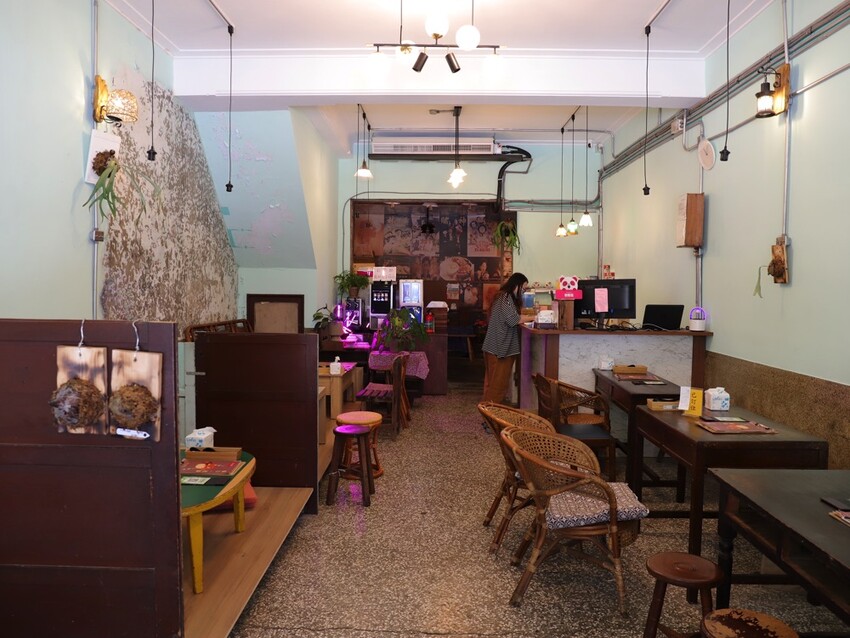 台南港式茶餐廳必點!黯然銷魂叉燒飯,壽星送超狂調酒。