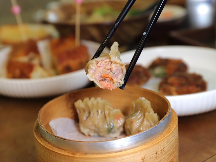 台南港式茶餐廳必點!黯然銷魂叉燒飯,壽星送超狂調酒。