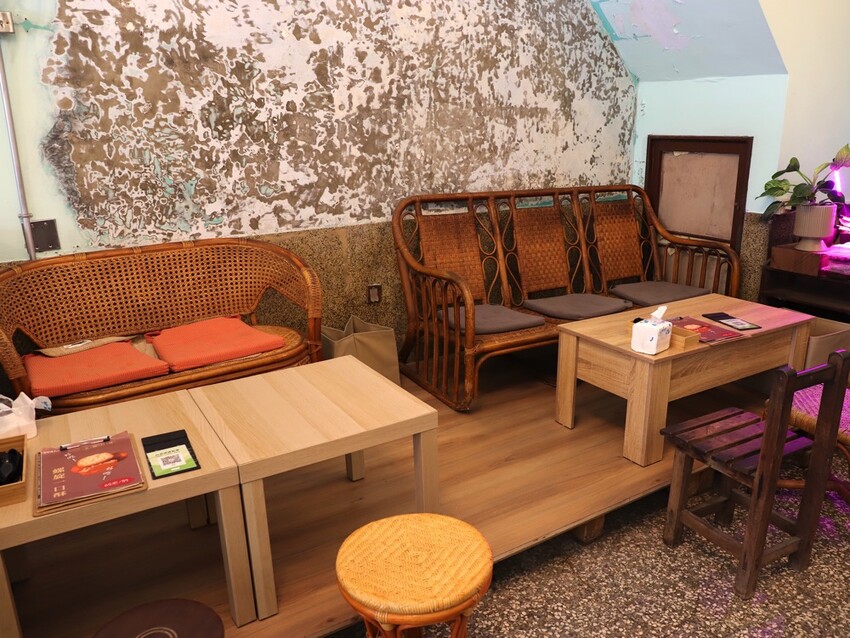 台南港式茶餐廳必點!黯然銷魂叉燒飯,壽星送超狂調酒。