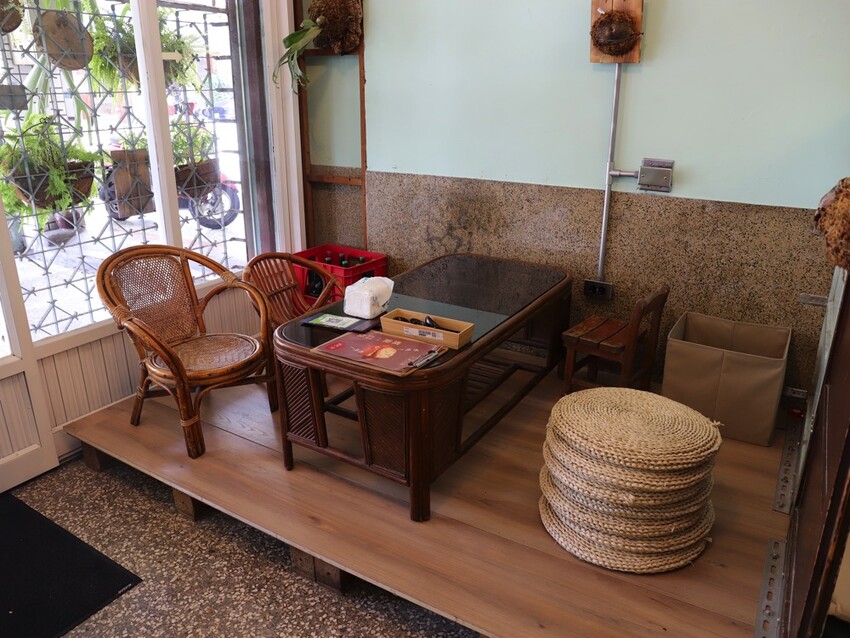 台南港式茶餐廳必點!黯然銷魂叉燒飯,壽星送超狂調酒。