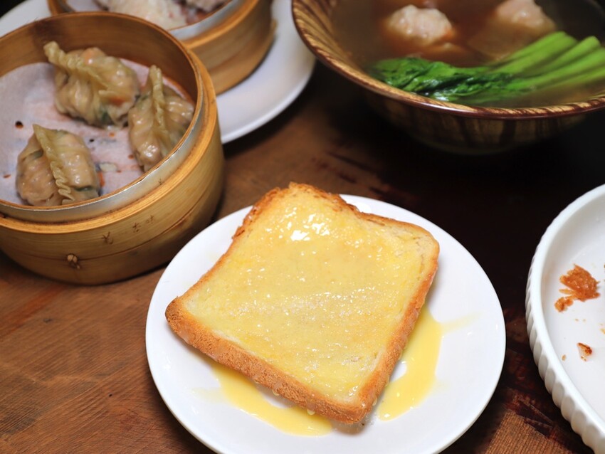 台南港式茶餐廳必點!黯然銷魂叉燒飯,壽星送超狂調酒。