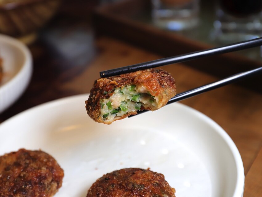 台南港式茶餐廳必點!黯然銷魂叉燒飯,壽星送超狂調酒。