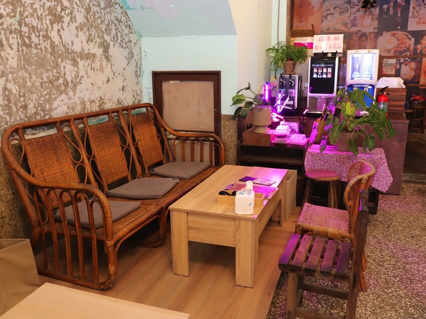 台南港式茶餐廳必點!黯然銷魂叉燒飯,壽星送超狂調酒。