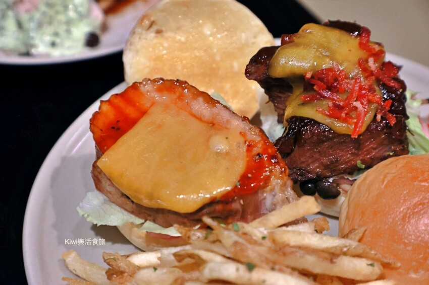 彰化縣彰化市彰化AGA DELI BURGER漢堡｜彰化美食必吃AGA手作漢堡肉肉超厚、溫沙拉味道極好！