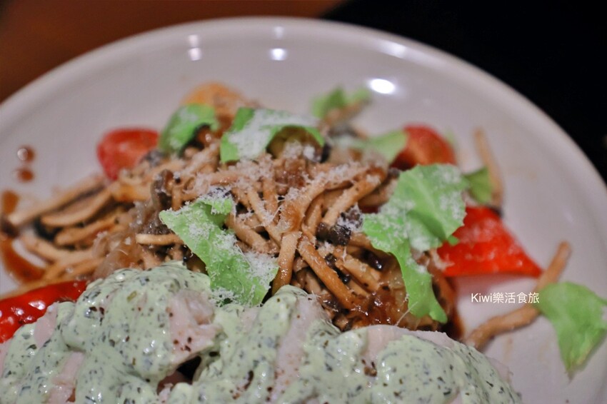 彰化縣彰化市彰化AGA DELI BURGER漢堡｜彰化美食必吃AGA手作漢堡肉肉超厚、溫沙拉味道極好！