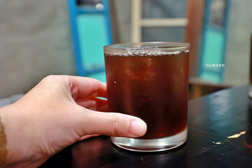 彰化縣彰化市彰化AGA DELI BURGER漢堡｜彰化美食必吃AGA手作漢堡肉肉超厚、溫沙拉味道極好！