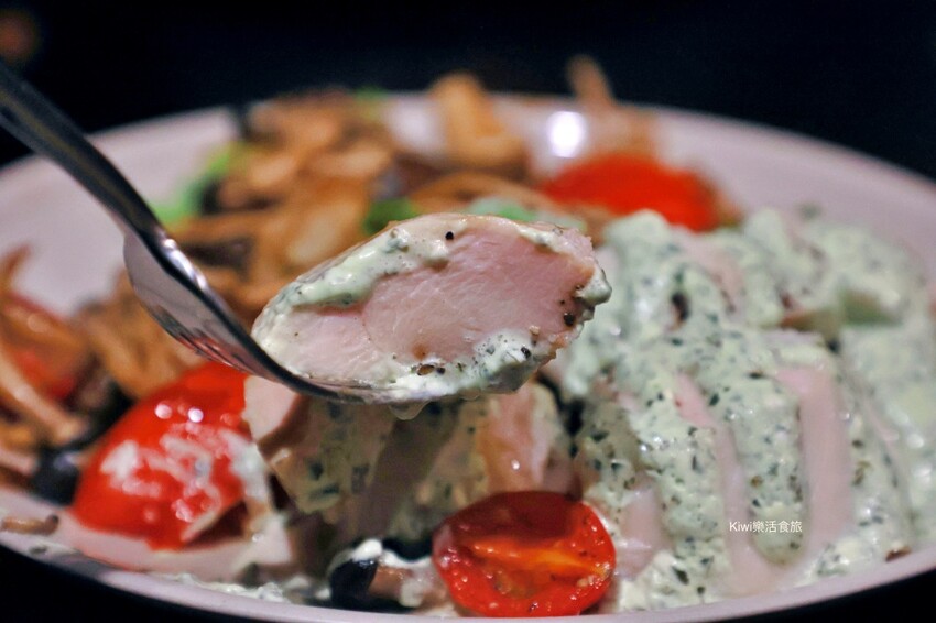 彰化縣彰化市彰化AGA DELI BURGER漢堡｜彰化美食必吃AGA手作漢堡肉肉超厚、溫沙拉味道極好！