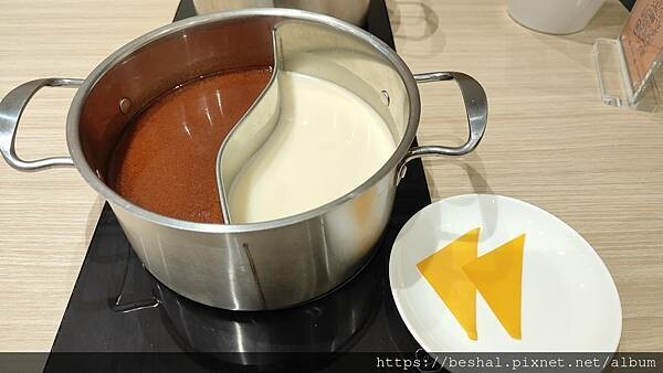 椪一下個人火鍋竟然可以一個人吃鴛鴦鍋耶!高CP值只要298起