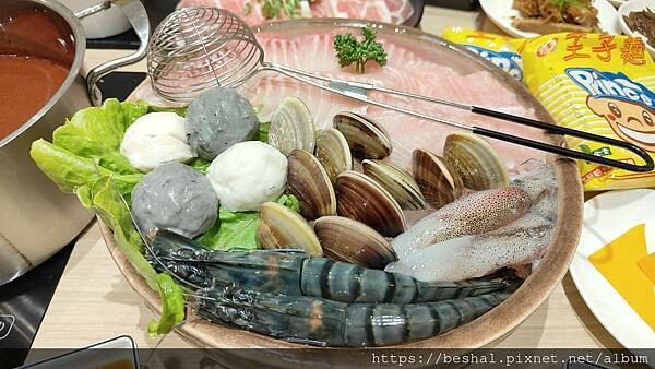 椪一下個人火鍋竟然可以一個人吃鴛鴦鍋耶!高CP值只要298起