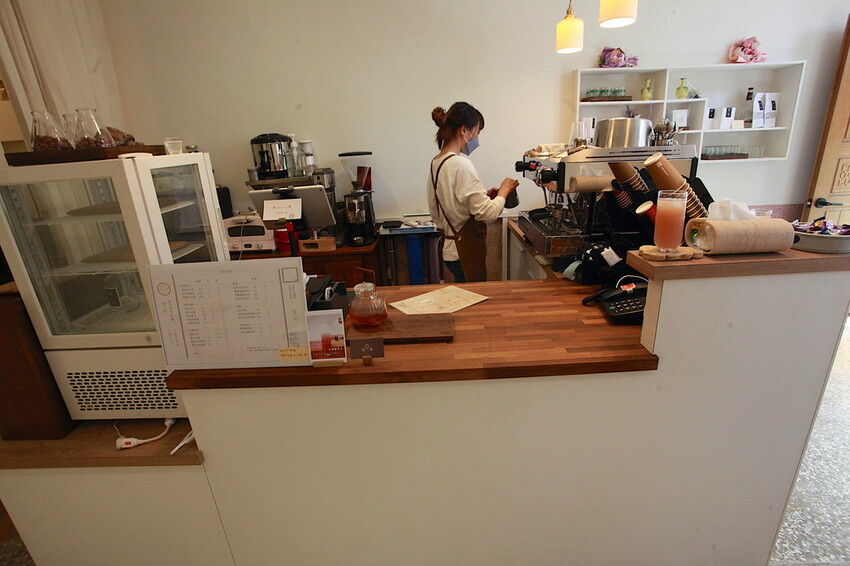 台南市北區吃。台南市|北區。「窗扉 Window Cocoa」新店搶先報報!!!!!隱身在巷弄裡老宅獨特可可飲品咖啡店,老洋房日