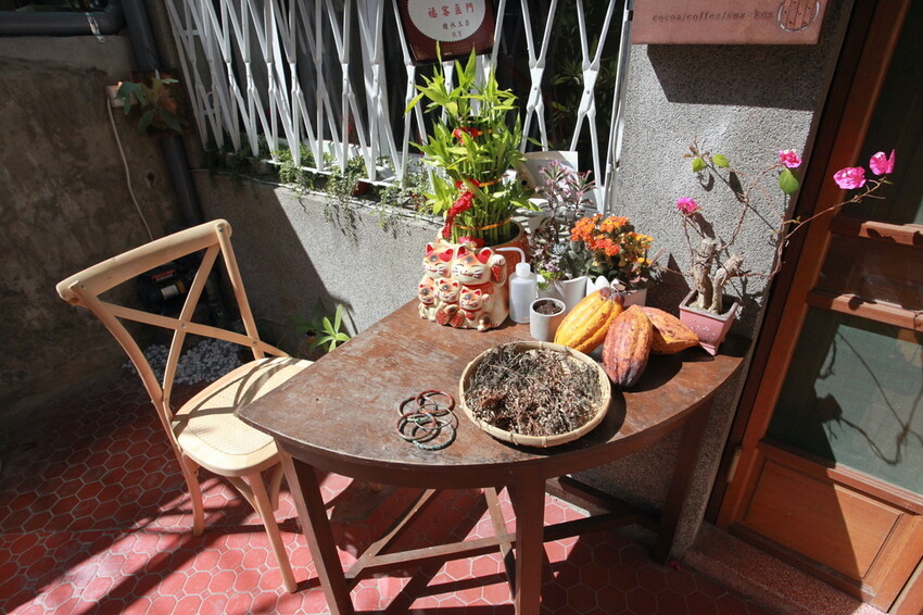 台南市北區吃。台南市|北區。「窗扉 Window Cocoa」新店搶先報報!!!!!隱身在巷弄裡老宅獨特可可飲品咖啡店,老洋房日