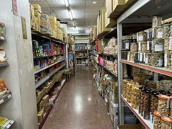 【屏東萬丹】隆達糖果餅乾批發零售專賣店 ~天啊!大家都大包小