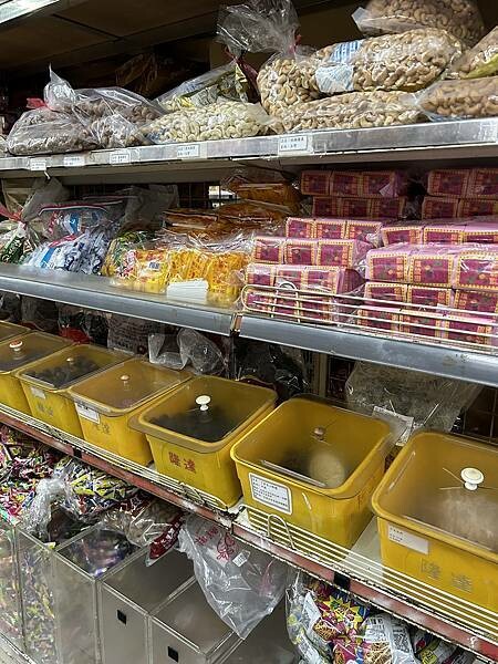 【屏東萬丹】隆達糖果餅乾批發零售專賣店 ~天啊!大家都大包小