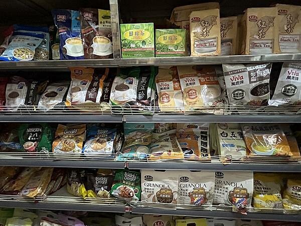 【屏東萬丹】隆達糖果餅乾批發零售專賣店 ~天啊!大家都大包小