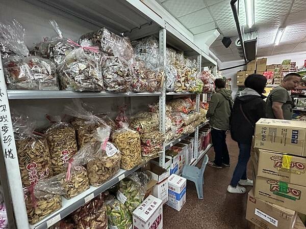 【屏東萬丹】隆達糖果餅乾批發零售專賣店 ~天啊!大家都大包小