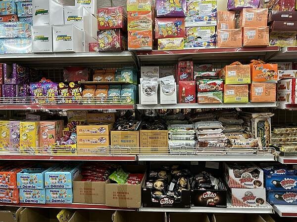 【屏東萬丹】隆達糖果餅乾批發零售專賣店 ~天啊!大家都大包小