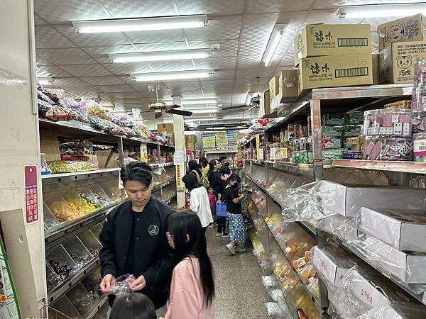 【屏東萬丹】隆達糖果餅乾批發零售專賣店 ~天啊!大家都大包小