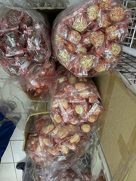 【屏東萬丹】隆達糖果餅乾批發零售專賣店 ~天啊!大家都大包小