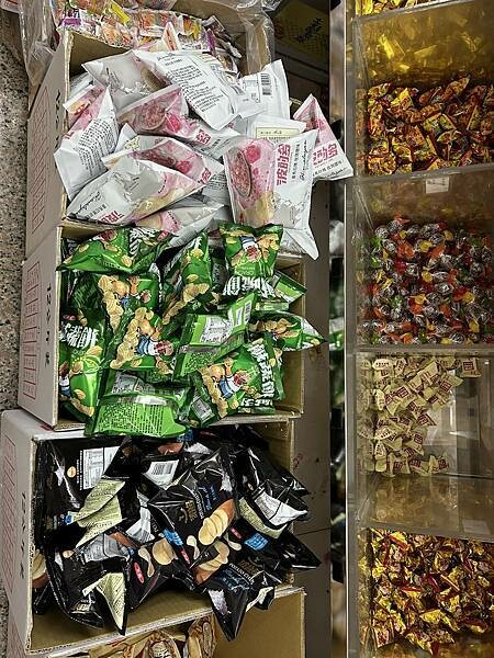 【屏東萬丹】隆達糖果餅乾批發零售專賣店 ~天啊!大家都大包小