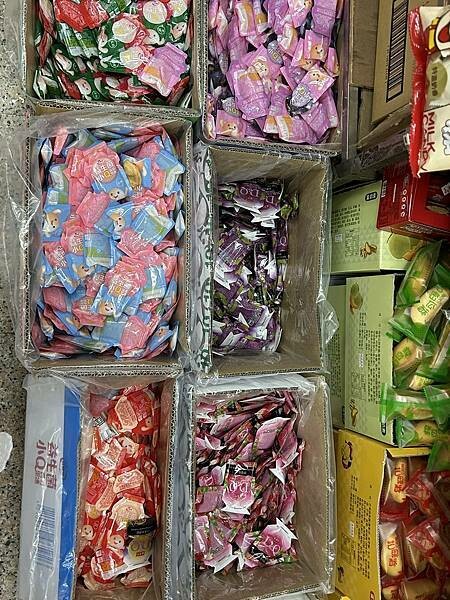 【屏東萬丹】隆達糖果餅乾批發零售專賣店 ~天啊!大家都大包小