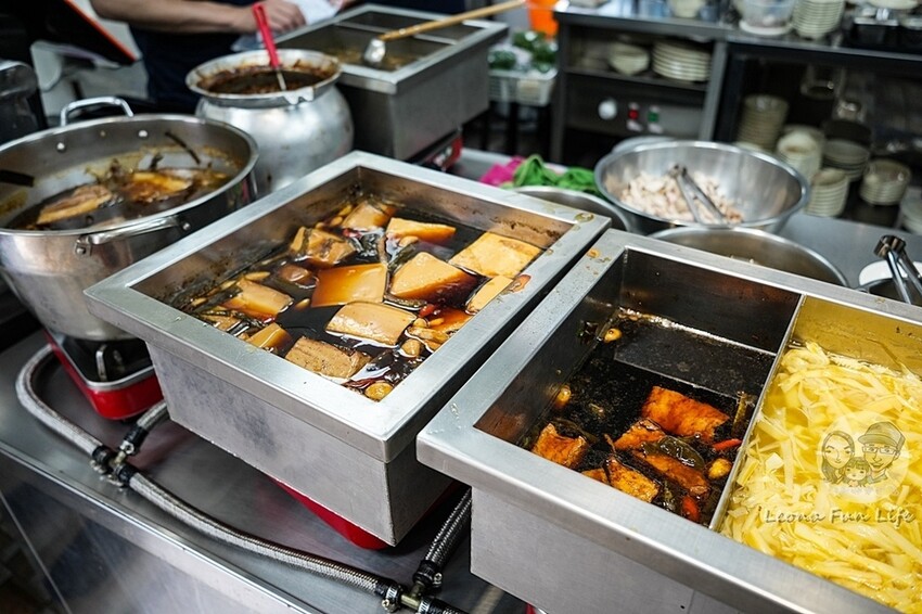 台中市西屯區台中西屯美食|宏佳火雞肉飯福林店-平價好吃的銅板小吃，香蔥火雞肉飯必點！