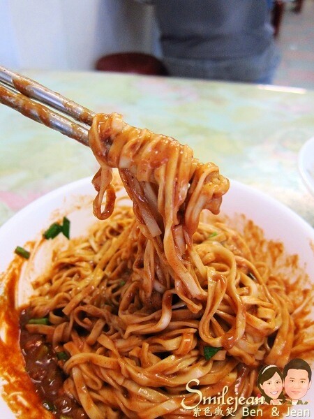 宜蘭縣頭城鎮綵宸小吃》40年老店頭城麻醬麵蛤蜊湯創始店，超美味麻醬麵、超鮮甜蛤蠣湯