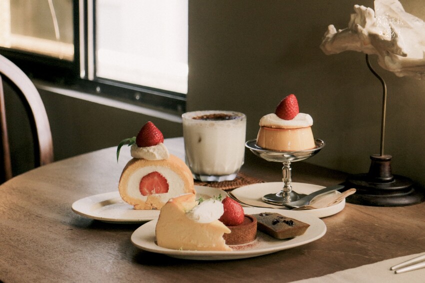 台中中區｜隱身舊城區日式昭和氛圍咖啡廳，季節限定草莓甜點一次