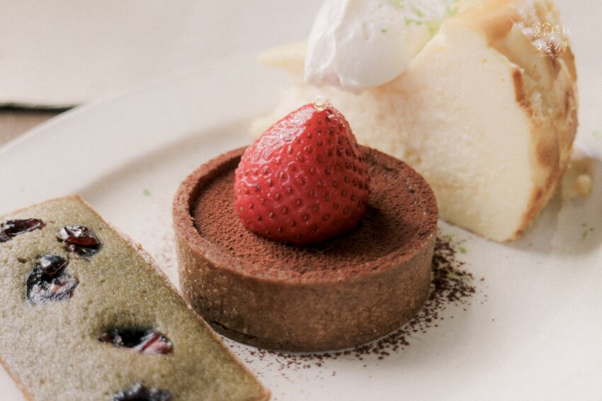 台中中區｜隱身舊城區日式昭和氛圍咖啡廳，季節限定草莓甜點一次