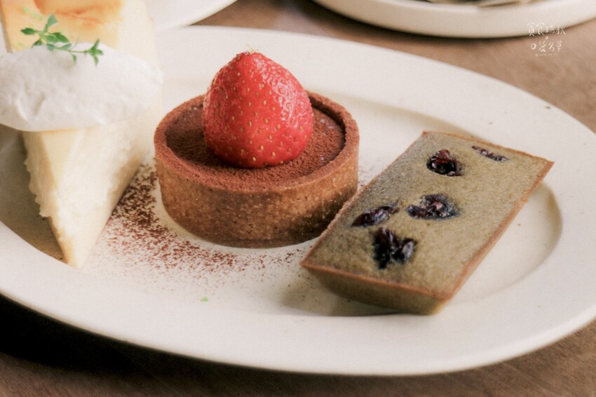 台中中區｜隱身舊城區日式昭和氛圍咖啡廳，季節限定草莓甜點一次