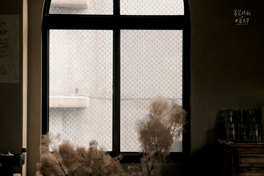 台中中區｜隱身舊城區日式昭和氛圍咖啡廳，季節限定草莓甜點一次