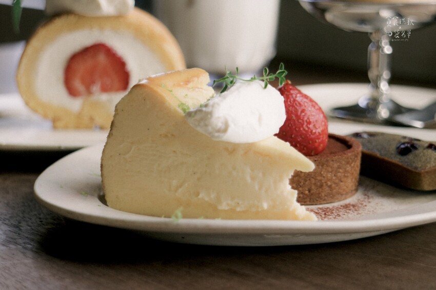 台中中區｜隱身舊城區日式昭和氛圍咖啡廳，季節限定草莓甜點一次