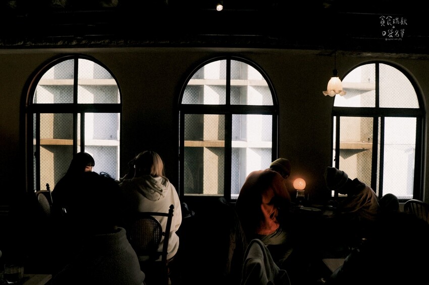 台中中區｜隱身舊城區日式昭和氛圍咖啡廳，季節限定草莓甜點一次