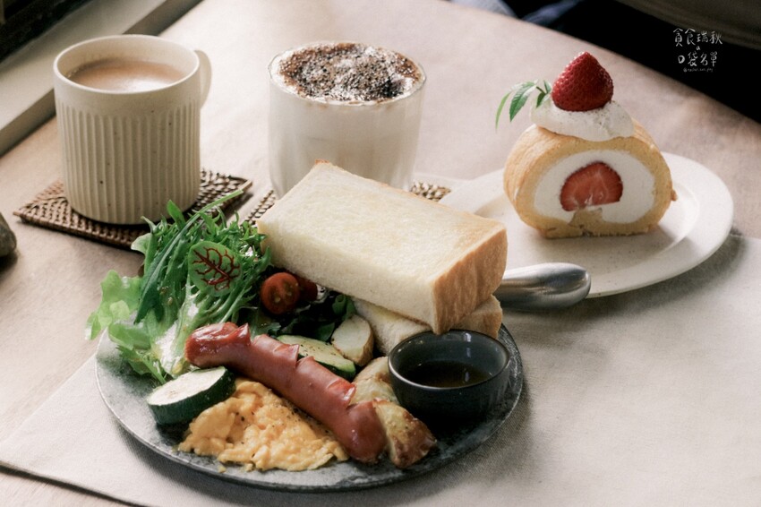 台中中區｜隱身舊城區日式昭和氛圍咖啡廳，季節限定草莓甜點一次