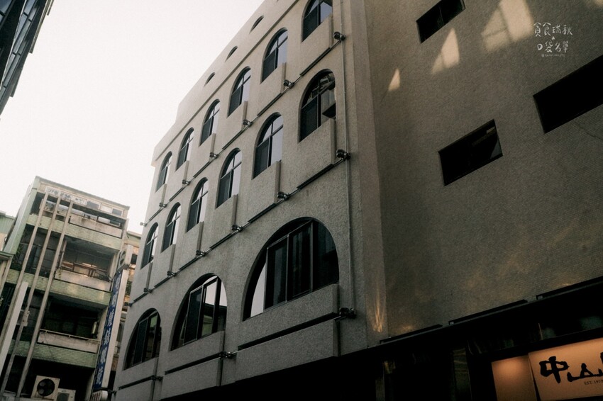 台中中區｜隱身舊城區日式昭和氛圍咖啡廳，季節限定草莓甜點一次