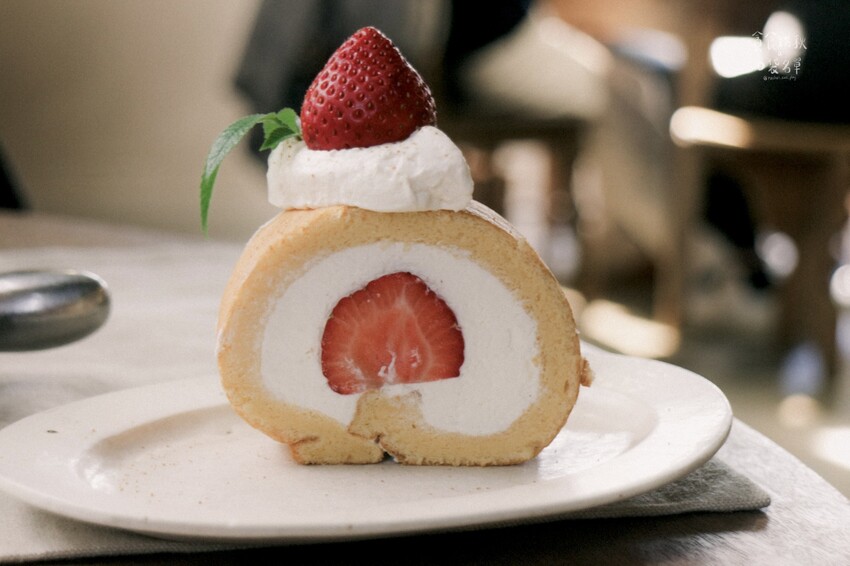 台中中區｜隱身舊城區日式昭和氛圍咖啡廳，季節限定草莓甜點一次