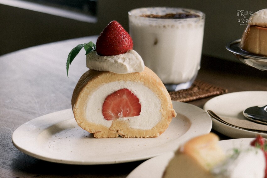 台中中區｜隱身舊城區日式昭和氛圍咖啡廳，季節限定草莓甜點一次