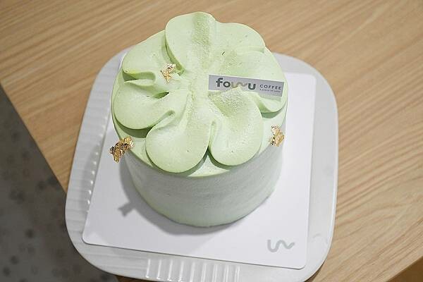 高雄市三民區莫蘭迪舒服的配色，主打4吋蛋糕、台灣特色咖啡的不限時咖啡廳【Four U Coffee】結合藝術風格，讓你我徹底感