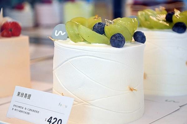 高雄市三民區莫蘭迪舒服的配色，主打4吋蛋糕、台灣特色咖啡的不限時咖啡廳【Four U Coffee】結合藝術風格，讓你我徹底感