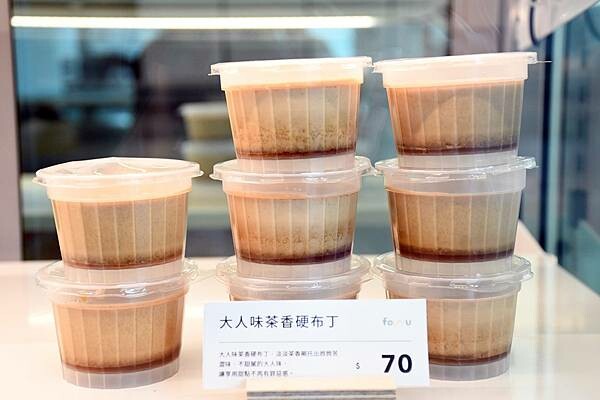 高雄市三民區莫蘭迪舒服的配色，主打4吋蛋糕、台灣特色咖啡的不限時咖啡廳【Four U Coffee】結合藝術風格，讓你我徹底感