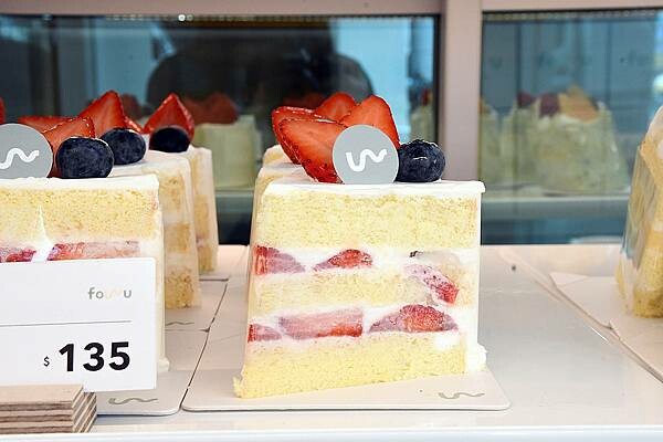 高雄市三民區莫蘭迪舒服的配色，主打4吋蛋糕、台灣特色咖啡的不限時咖啡廳【Four U Coffee】結合藝術風格，讓你我徹底感